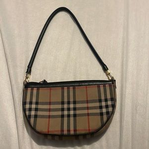 Women’s Burberry purse